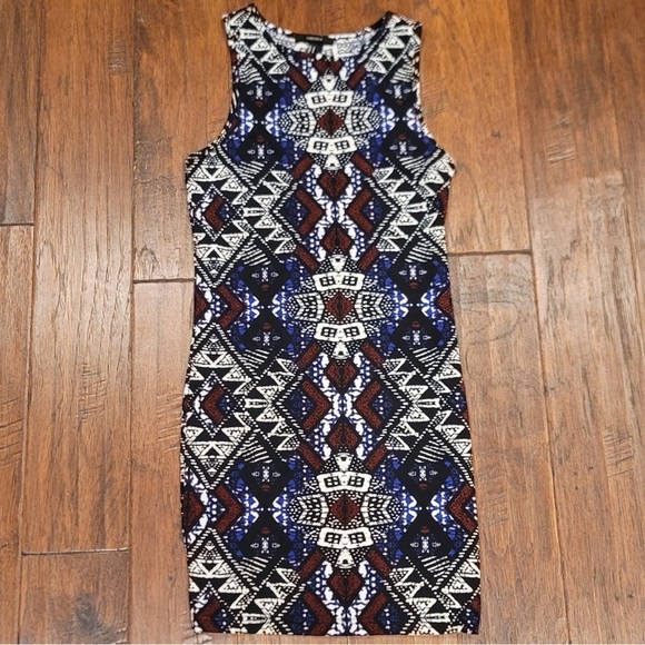 Medium Geometric Patterned Sleeveless Dress - Picture 9 of 12